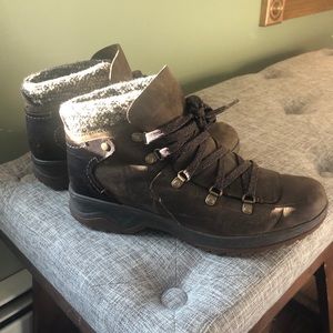 Merrell eventyr hiking boots size 9M